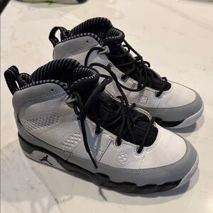 BIG BOY'S AIR JORDAN 9 IX NIKE SZ. 2.5
